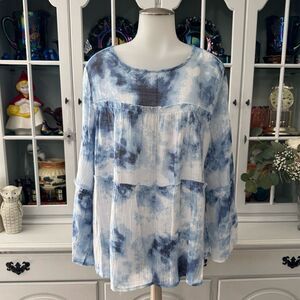 New Directions Tie Dye 3-Tiered Top Size XL Whitr and Blue